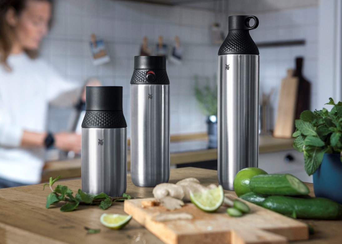 Refreshment with style – anytime, anywhere: WMF Waterkant drinking bottle series