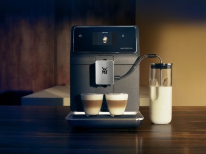 WMF Perfection 800 mit Milchbehälter und zwei Tassen